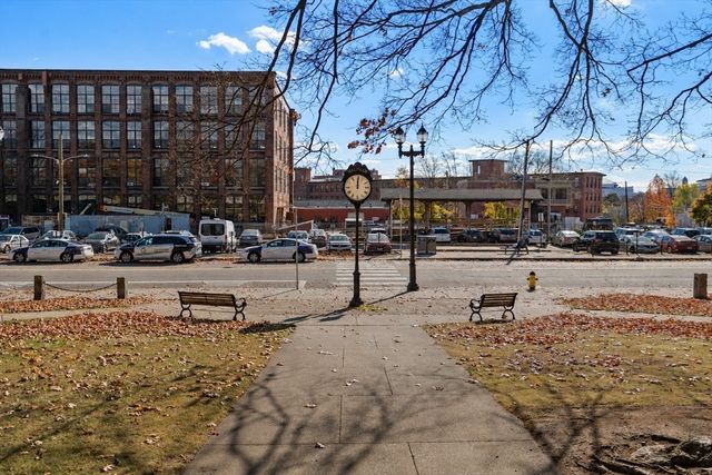 31 Pond St 22, Waltham, MA 02451