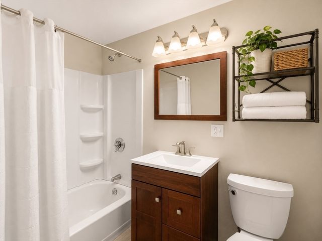31 Pond St 22, Waltham, MA 02451