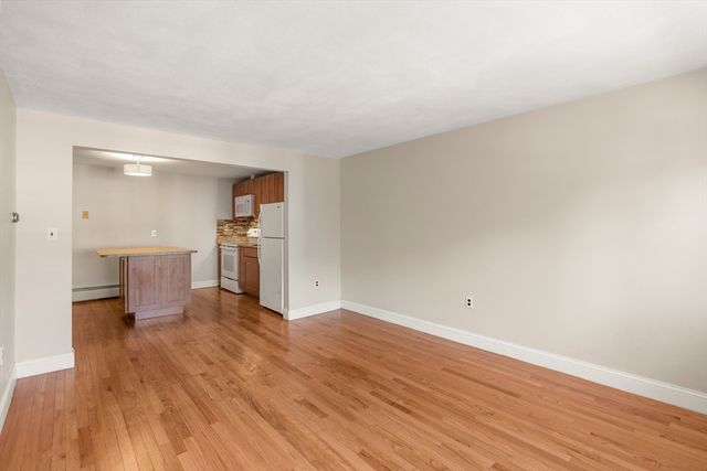 31 Pond St 22, Waltham, MA 02451