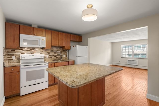 31 Pond St 22, Waltham, MA 02451
