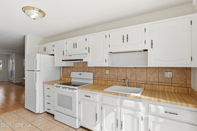 453E Chesterfield Court, Manchester, NJ 08759