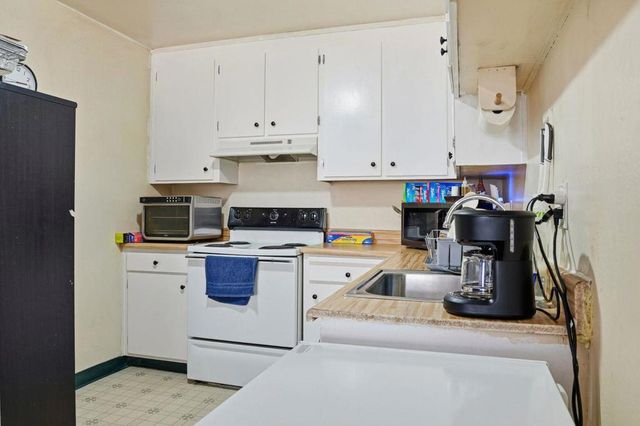 678 Hillside Boulevard, Daly City, CA 94014