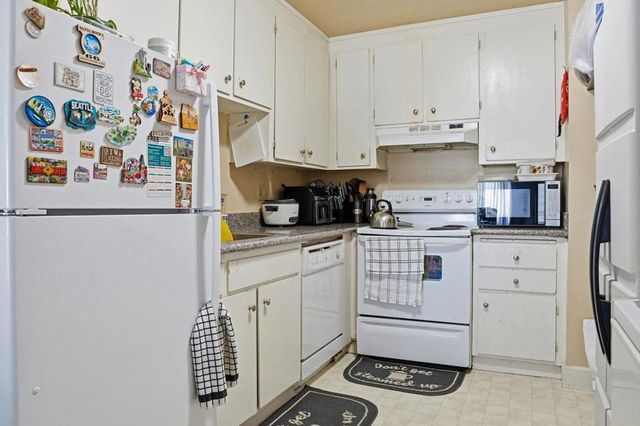 678 Hillside Boulevard, Daly City, CA 94014