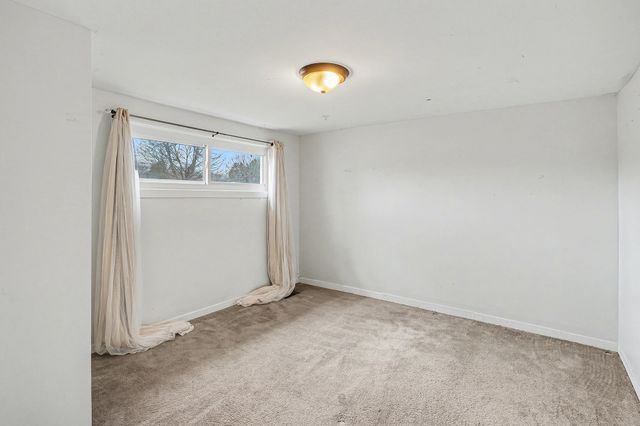 206 College St, Burns, TN 37029