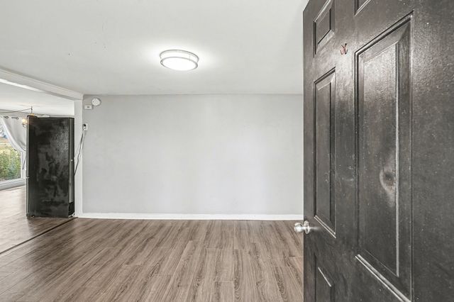 206 College St, Burns, TN 37029