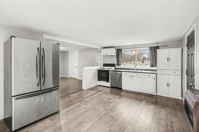 206 College St, Burns, TN 37029