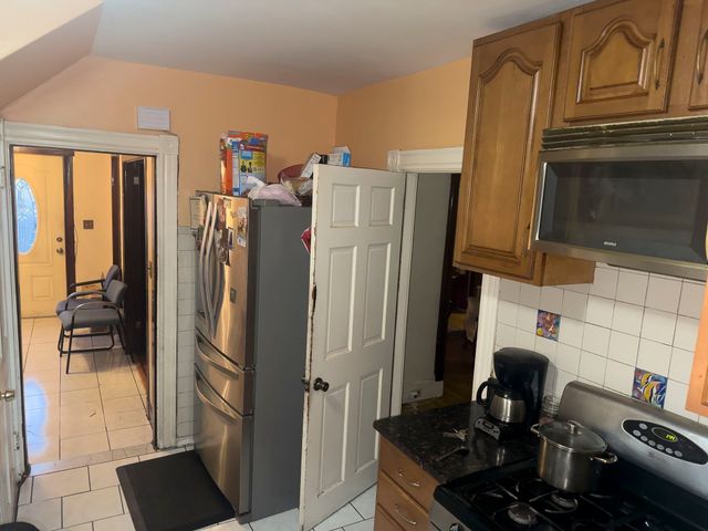 8 Mason St, Brockton, MA 02302