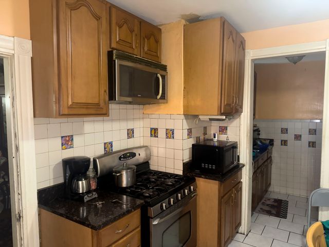 8 Mason St, Brockton, MA 02302