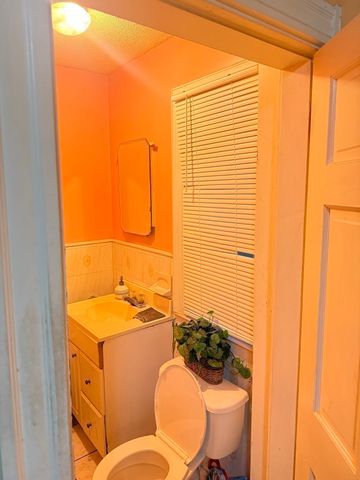 8 Mason St, Brockton, MA 02302