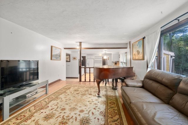 2 Whitney Dr, Sherborn, MA 01770