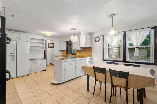 2 Whitney Dr, Sherborn, MA 01770