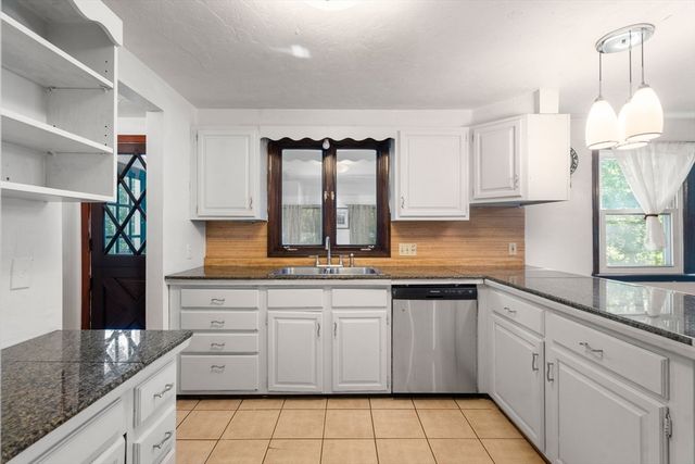 2 Whitney Dr, Sherborn, MA 01770