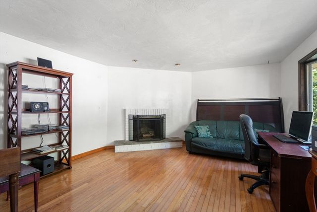 2 Whitney Dr, Sherborn, MA 01770
