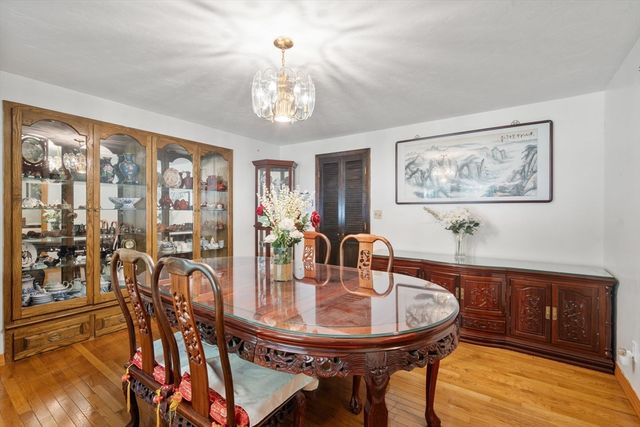 2 Whitney Dr, Sherborn, MA 01770