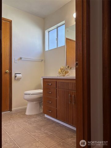 8808 Monte Cristo Drive, Everett, WA 98208