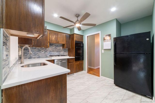 3 Gottlieb Drive, Pearl River, NY 10965