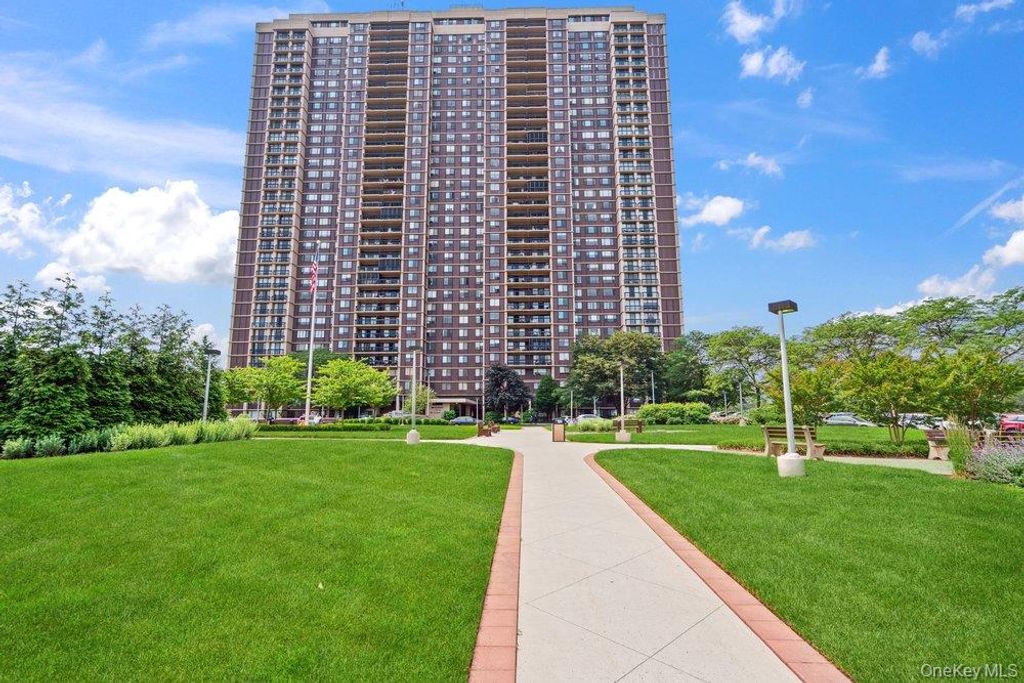27010 Grand Central Parkway Parkway 26K, Floral Park, NY 11005 — exterior