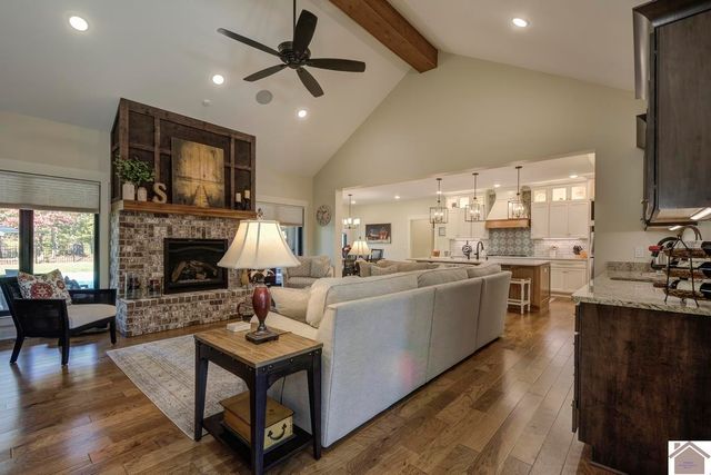 117 Pine View Dr, Benton, KY 42025