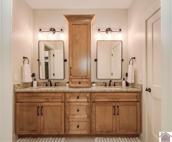 117 Pine View Dr, Benton, KY 42025