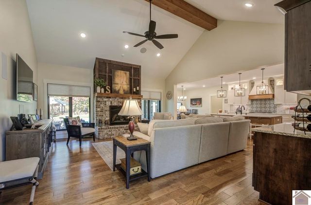 117 Pine View Dr, Benton, KY 42025