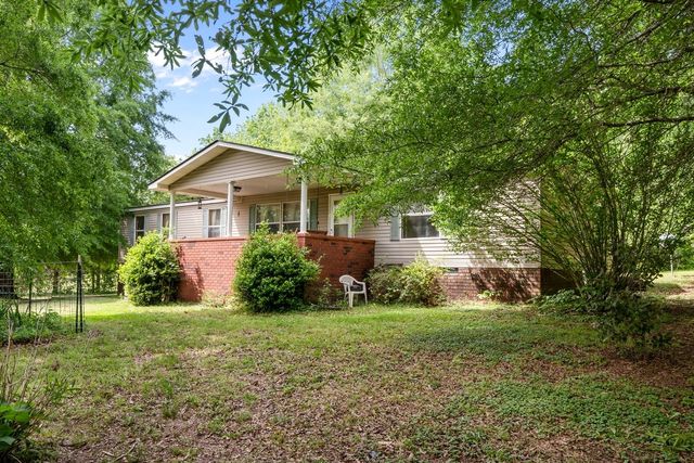6120 Flatwoods Rd, Camden, TN 38320