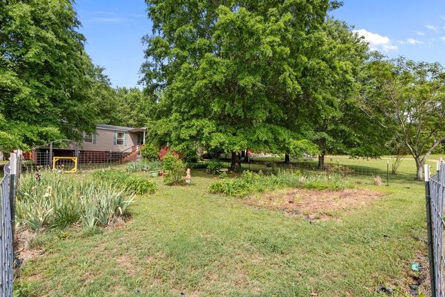 6120 Flatwoods Rd, Camden, TN 38320