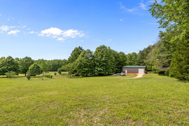 6120 Flatwoods Rd, Camden, TN 38320