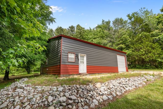 6120 Flatwoods Rd, Camden, TN 38320