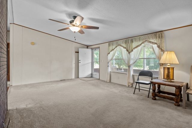 6120 Flatwoods Rd, Camden, TN 38320