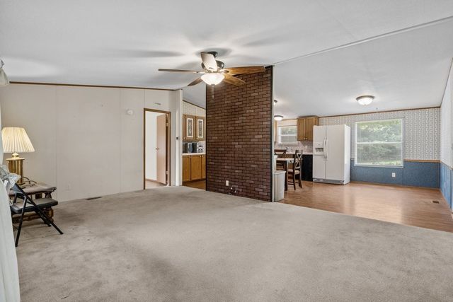 6120 Flatwoods Rd, Camden, TN 38320
