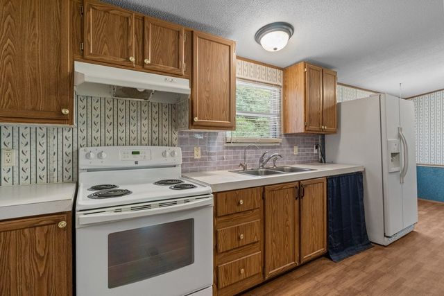 6120 Flatwoods Rd, Camden, TN 38320