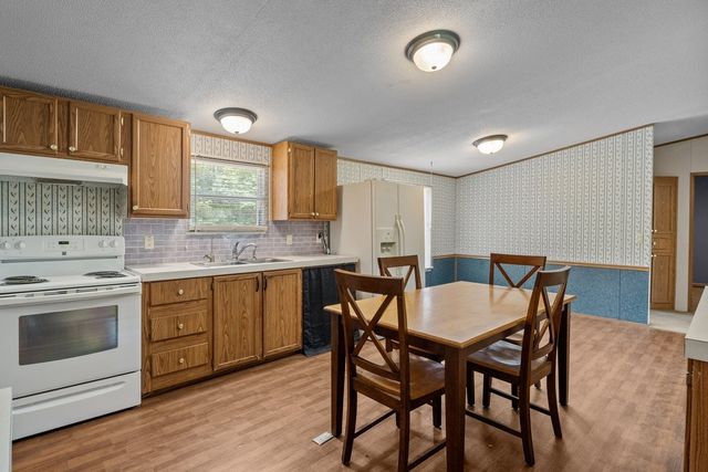 6120 Flatwoods Rd, Camden, TN 38320