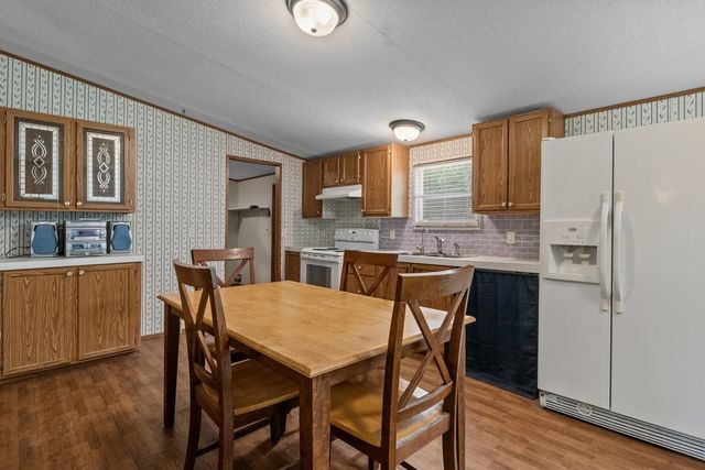 6120 Flatwoods Rd, Camden, TN 38320
