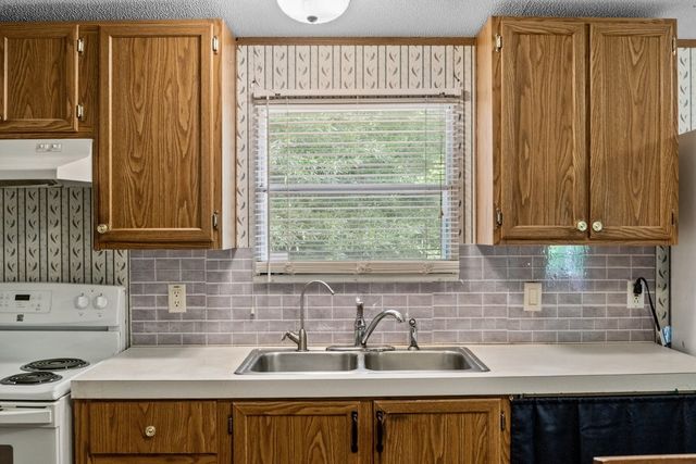 6120 Flatwoods Rd, Camden, TN 38320