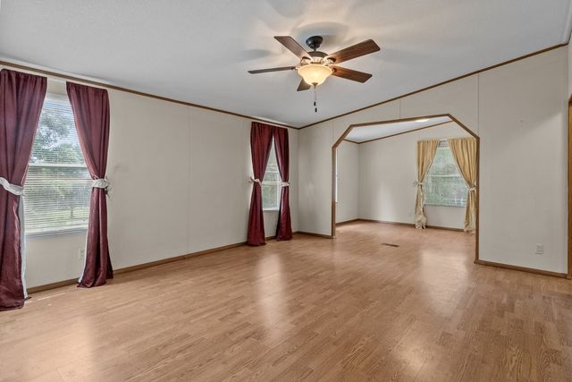 6120 Flatwoods Rd, Camden, TN 38320