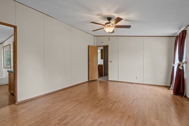 6120 Flatwoods Rd, Camden, TN 38320
