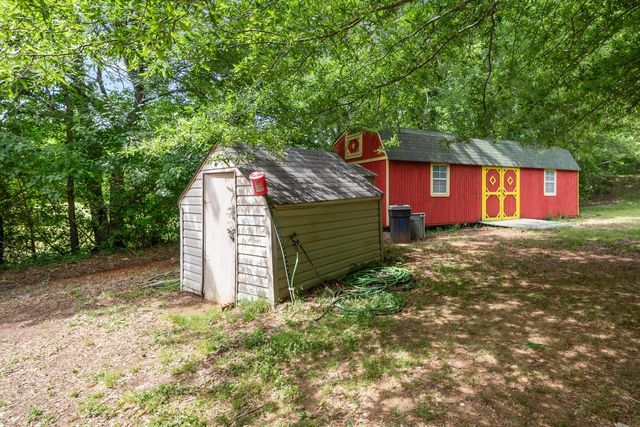 6120 Flatwoods Rd, Camden, TN 38320