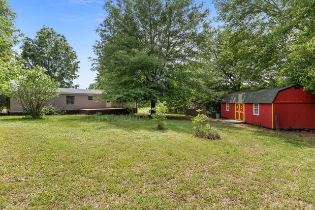 6120 Flatwoods Rd, Camden, TN 38320