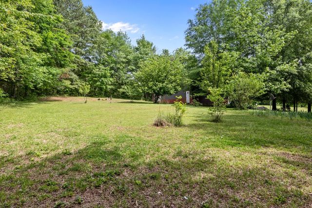 6120 Flatwoods Rd, Camden, TN 38320