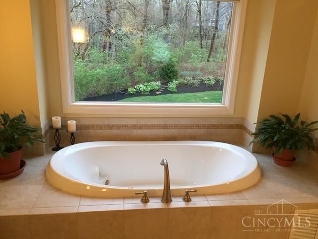 5047 Village Drive, Newtown, OH 45244