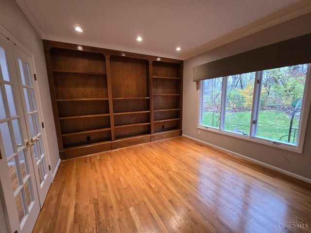 5047 Village Drive, Newtown, OH 45244