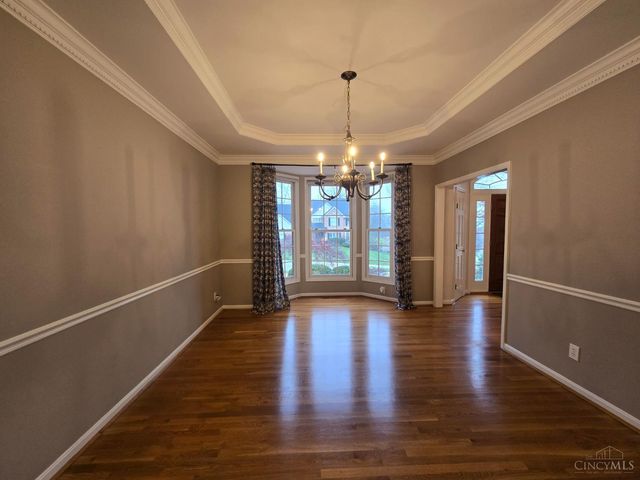 5047 Village Drive, Newtown, OH 45244