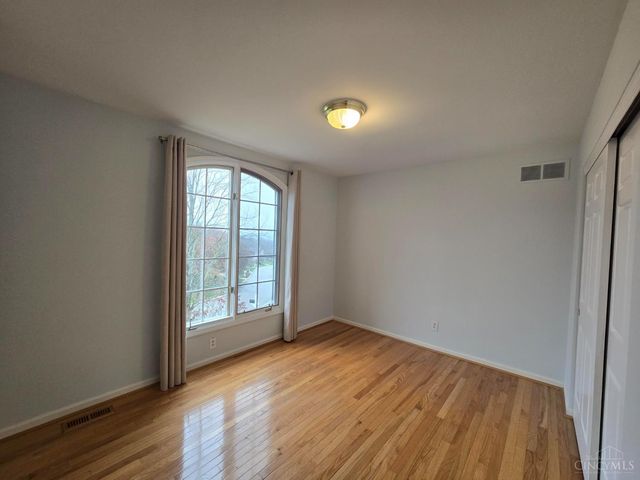 5047 Village Drive, Newtown, OH 45244