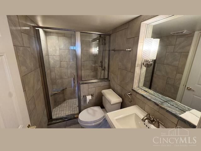 5047 Village Drive, Newtown, OH 45244