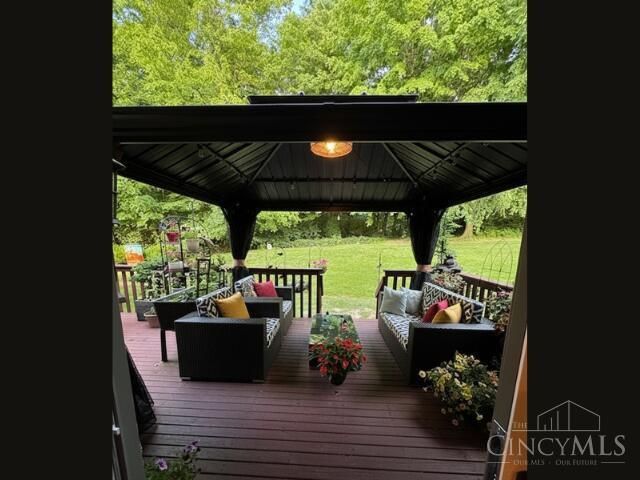 5047 Village Drive, Newtown, OH 45244