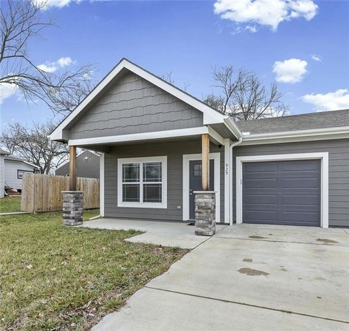 929 E Wilson Street, Ottawa, KS 66067