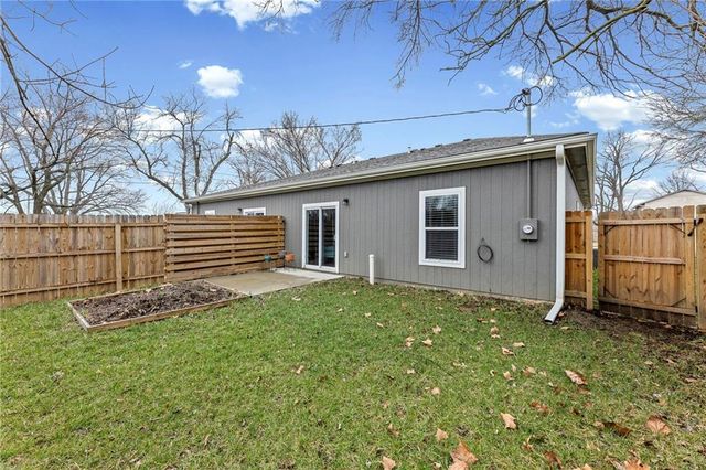 929 E Wilson Street, Ottawa, KS 66067