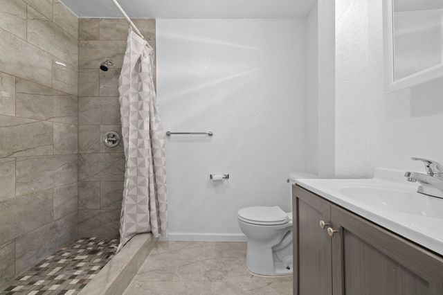 1271 E 36th Street, Des Moines, IA 50317