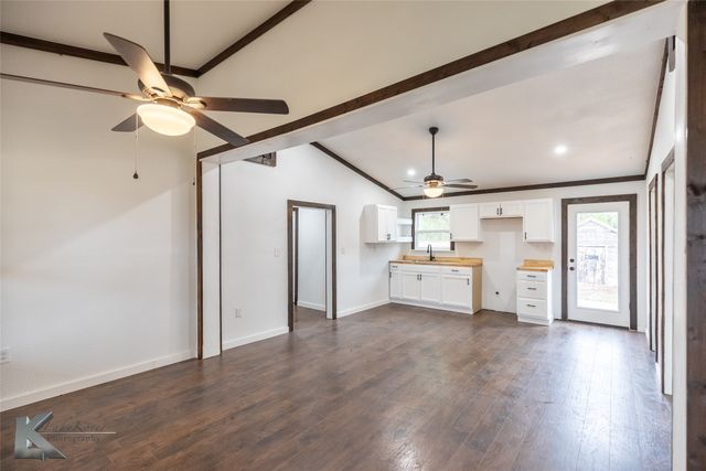 819 Avenue B, Hamlin, TX 79520