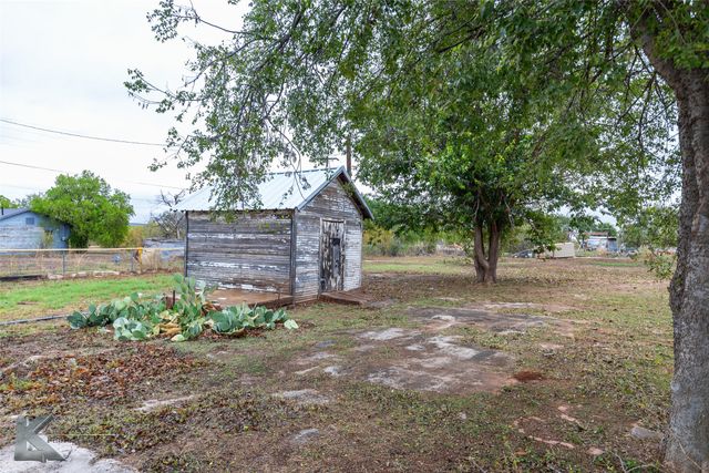 819 Avenue B, Hamlin, TX 79520